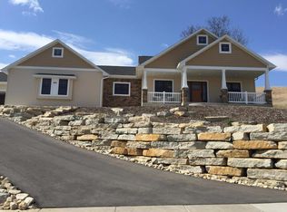 885 Summers Day Ln, Onalaska, WI 54650