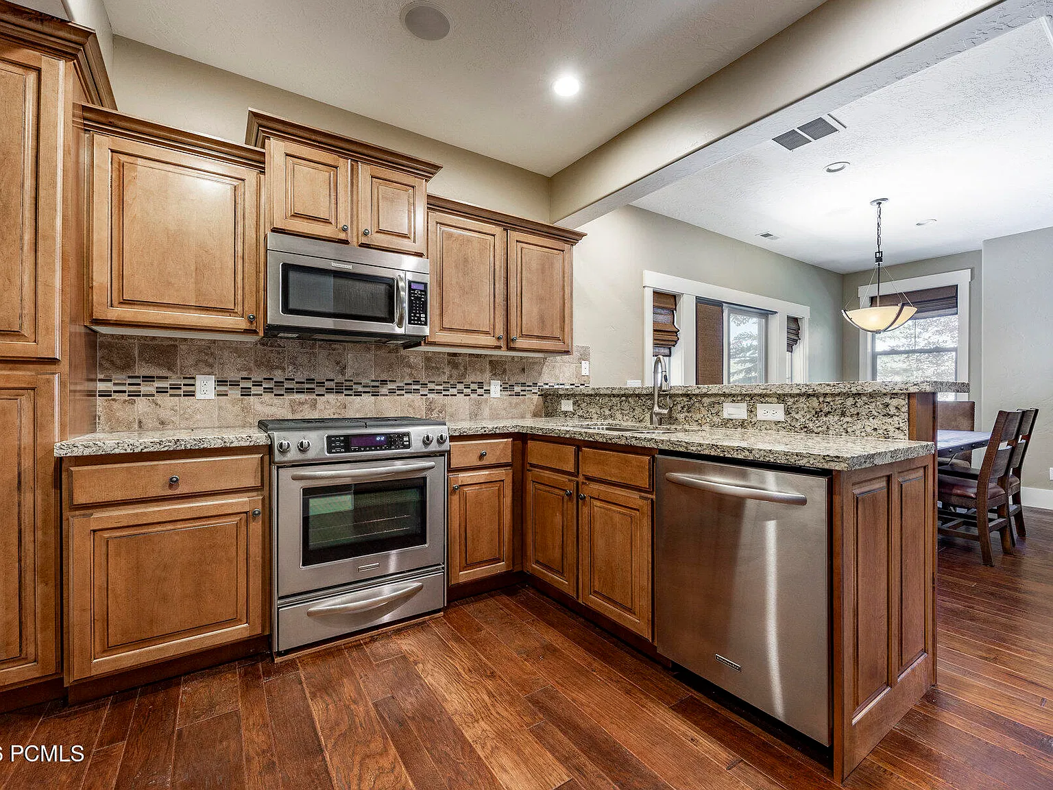 3 bed, 2.5 bath, 1600 sqft, $3,000 — Photo 3