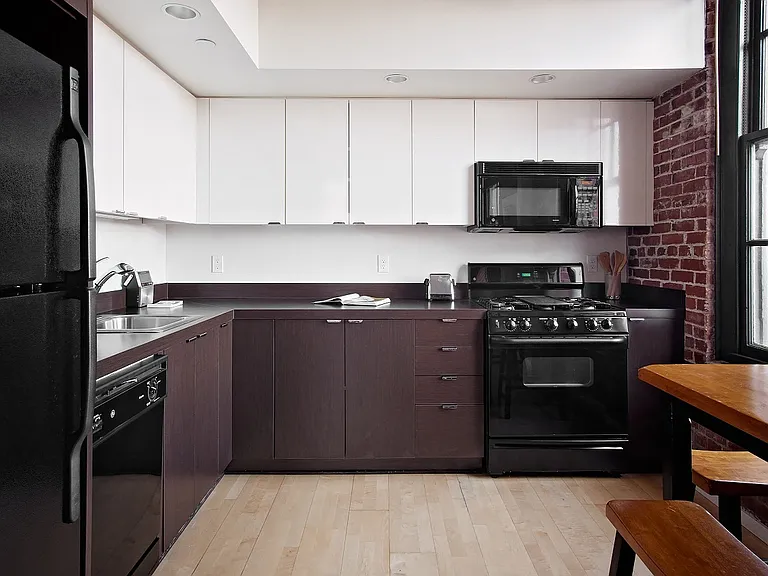 Portland, OR Crane Flats and Lofts dining room kitchen