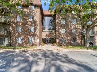 830 Elder Rd #B413, Homewood, IL 60430