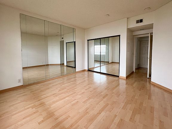 3rd image of 941 W Carson St APT 221