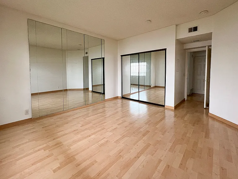 941 W Carson St #221 — Photo 3