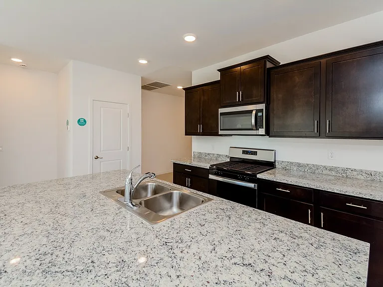 14446 W Hackamore Dr — Photo 8