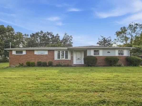 9590 O'Leary Dr, West Chester, OH 45241