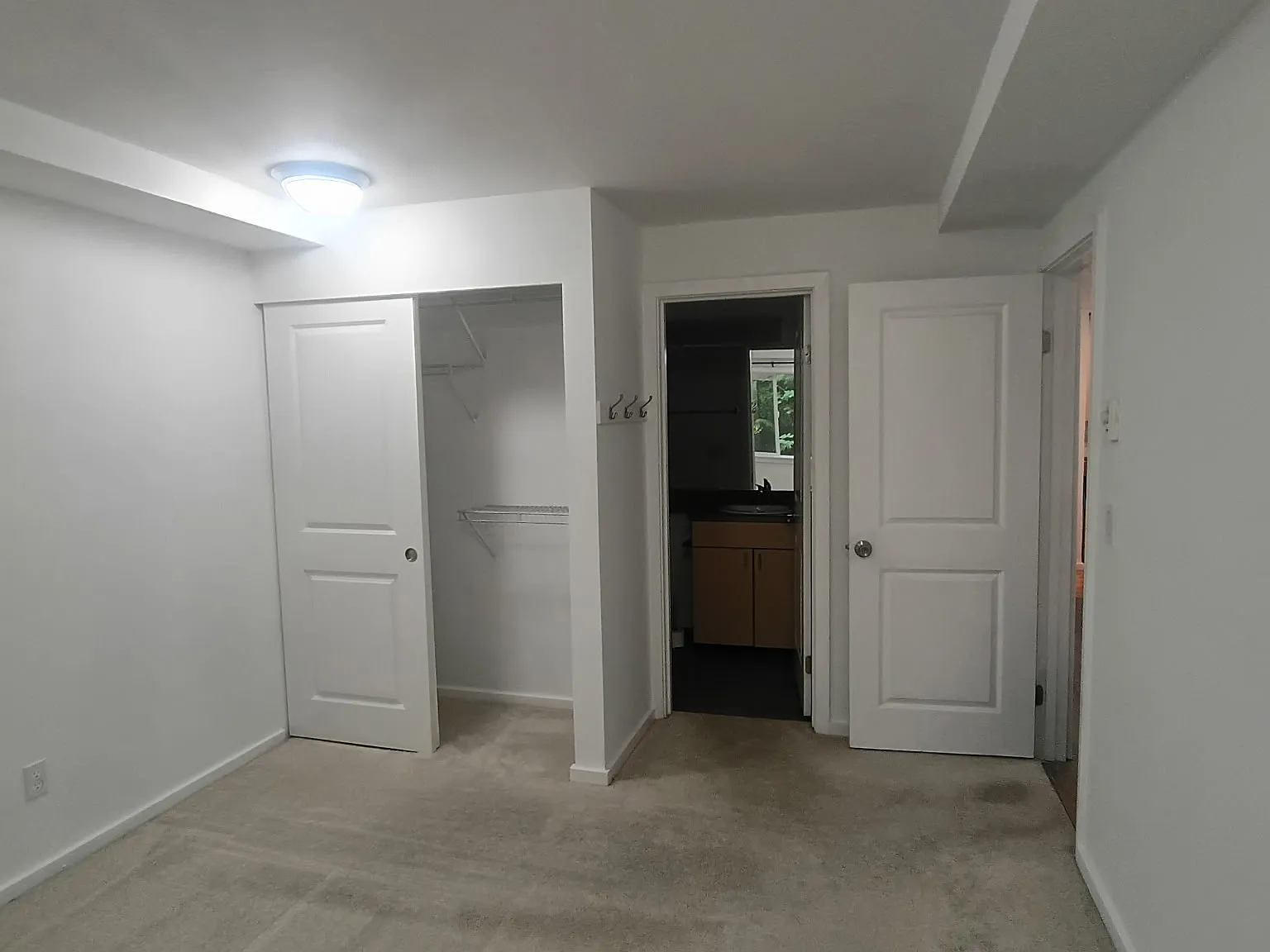 2 bed, 929 sqft, $2,100 — Photo 2
