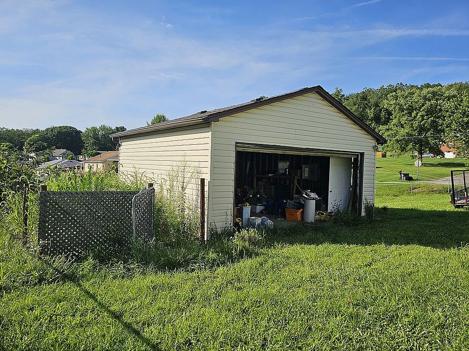 2nd image of 112 Brooke Ln