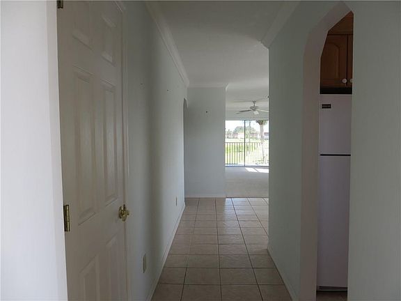 2nd image of 20 Pine Arbor Ln