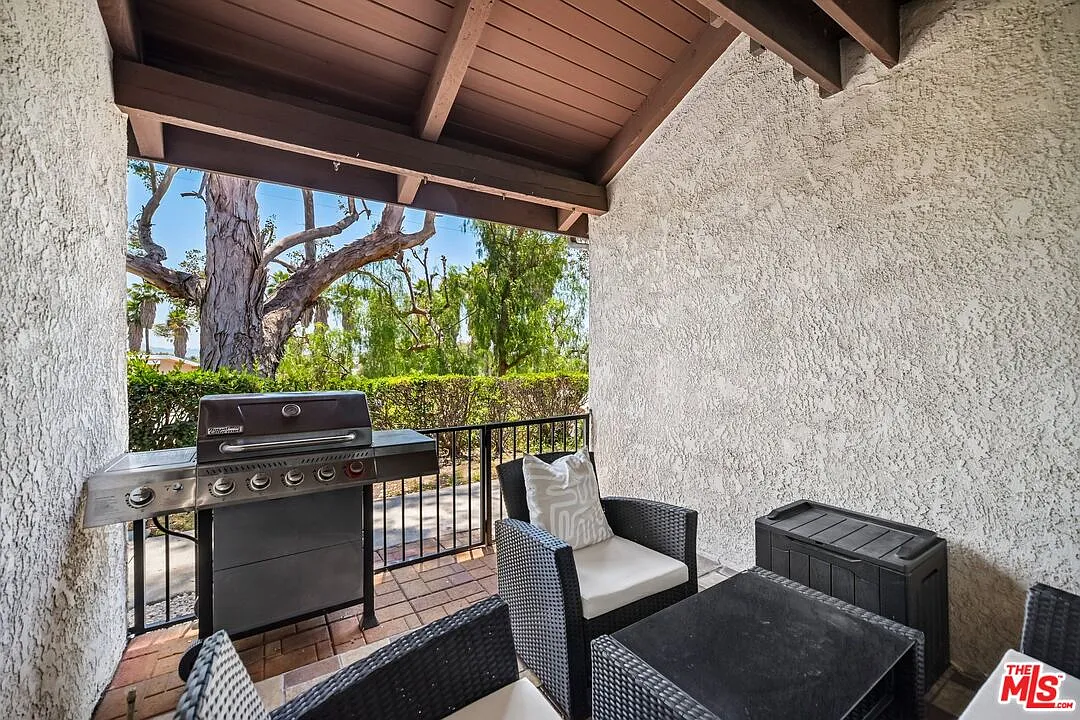 2 bed, 1.5 bath, 1151 sqft, $3,700 — Photo 3
