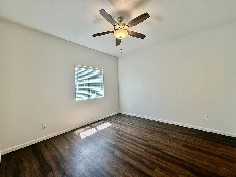 2505 N 48th St — Photo 11