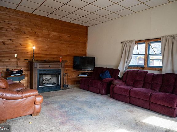 3rd image of 387 Lakehurst Rd
