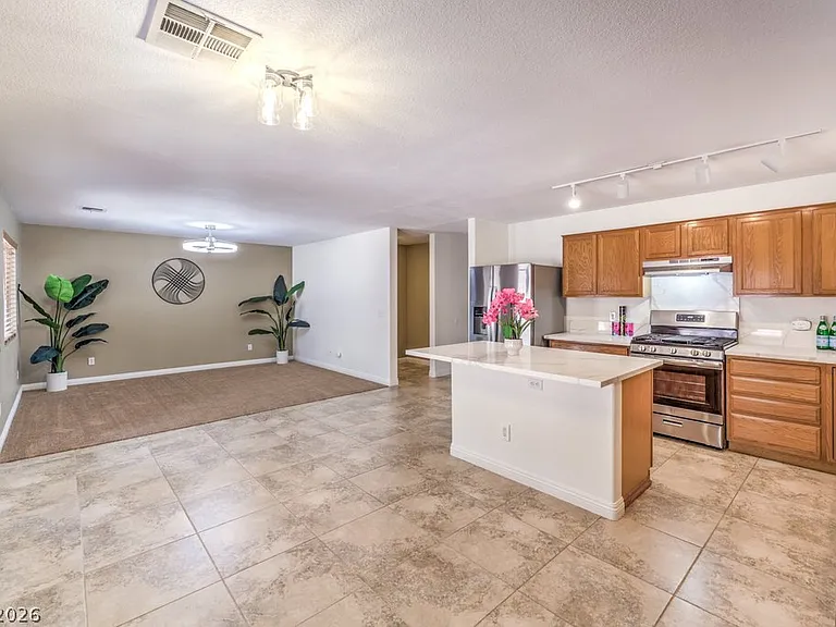 5016 Dancing Lights Ave — Photo 10