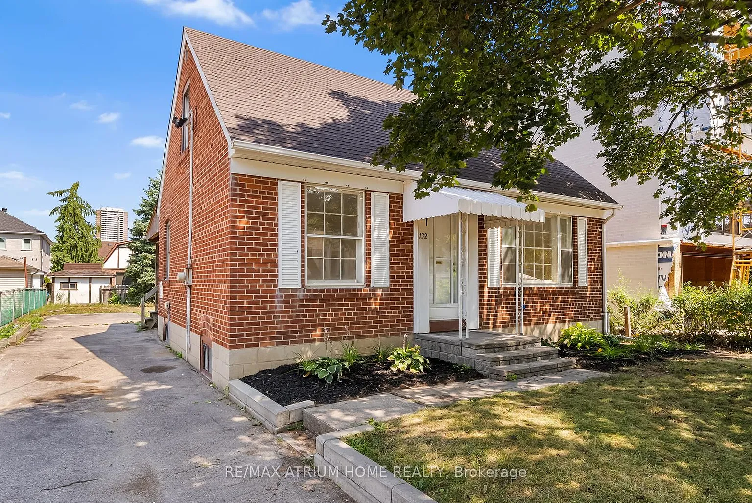 132 Homewood Ave photo 1