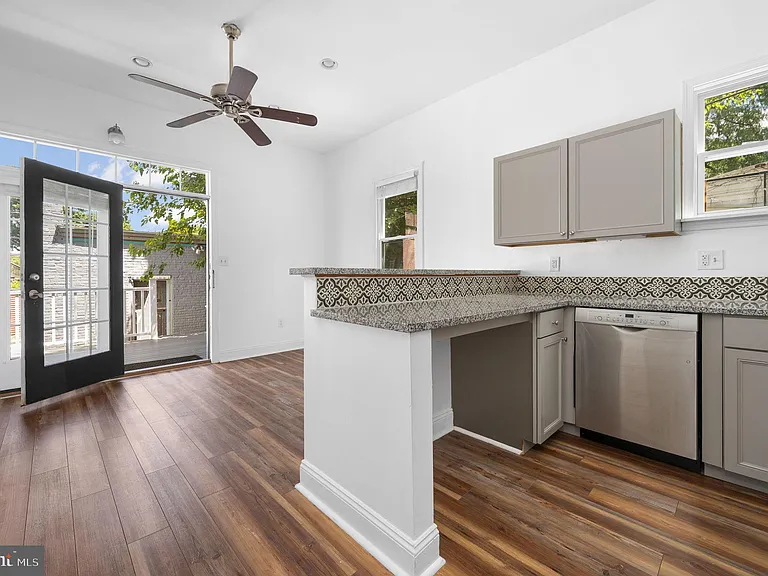 305 Main St #5 — Photo 13
