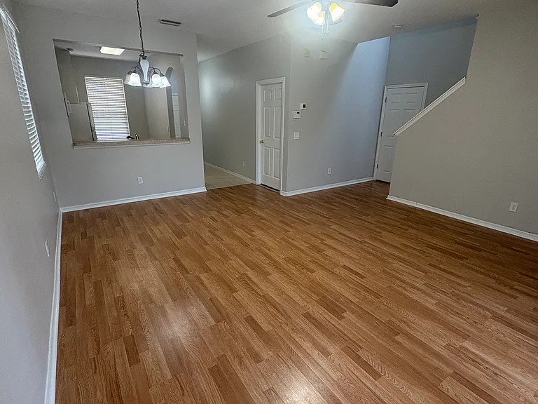 1210 Retreat View Cir — Photo 7