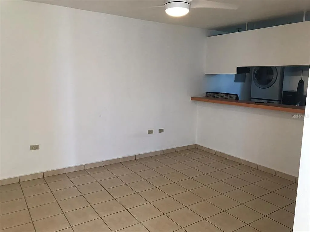 3 bed, 1.0 bath, 786 sqft, $1,000 — Photo 2