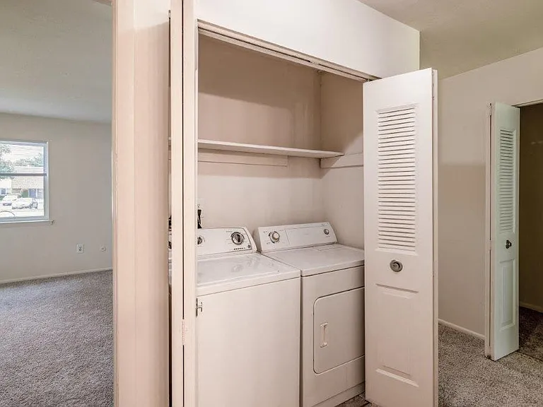 Westwood Gardens Apartment Homes — Photo 11