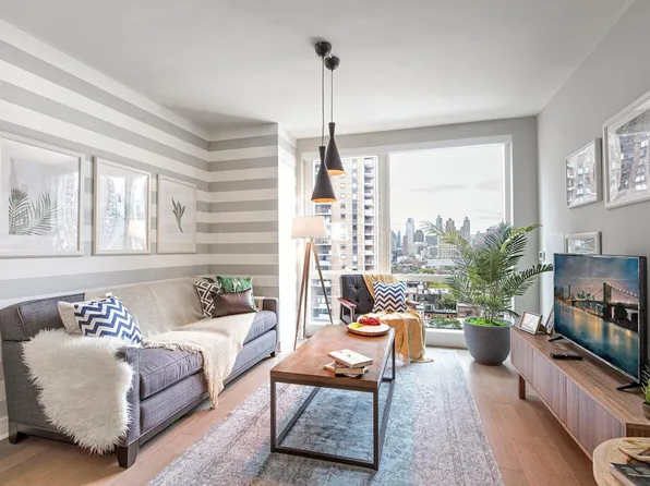 450 West 42nd Street image 1 of 22