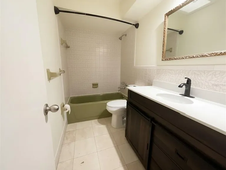 208 Shady Holw — Photo 13