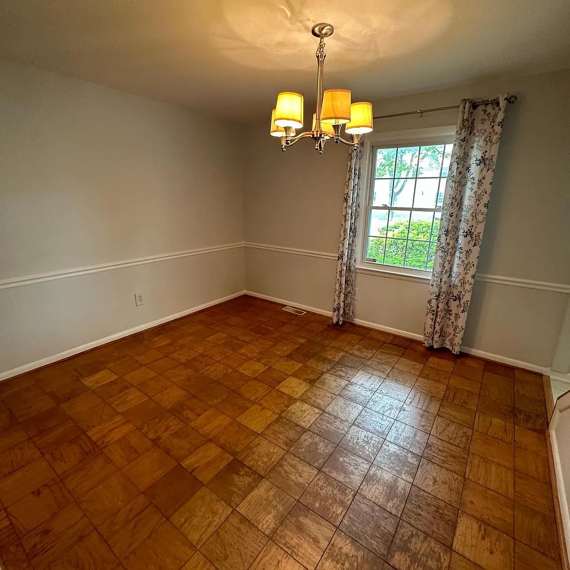 5 bed, 2.5 bath, 1920 sqft, $3,550 — Photo 3