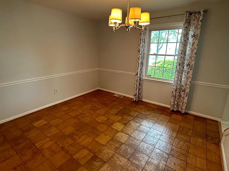 13524 Ellendale Dr — Photo 3