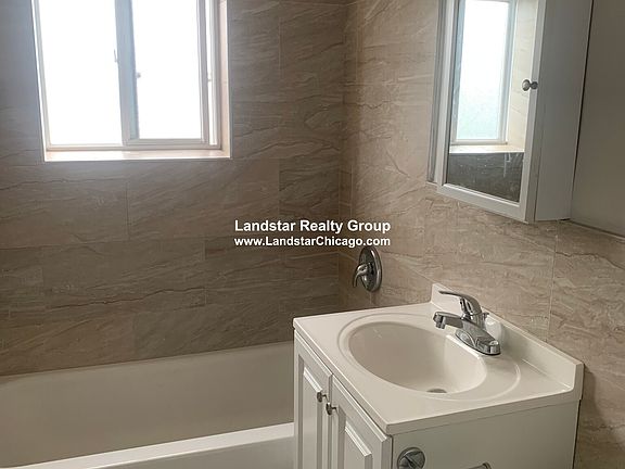 5th image of 1230 Carol St #2B