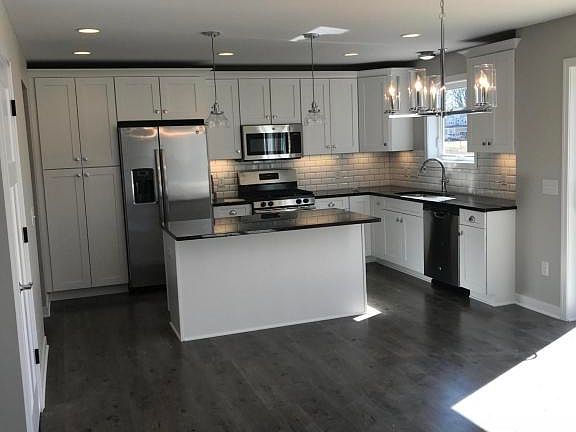 4th image of 2292 Glenn Canyon Dr SE