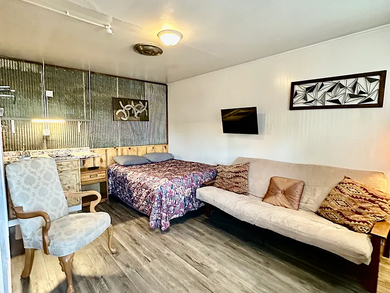 210 E North St #17 — Photo 2