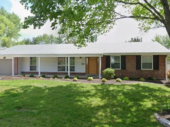 12174 Lake Meade Dr, Saint Louis, MO 63146