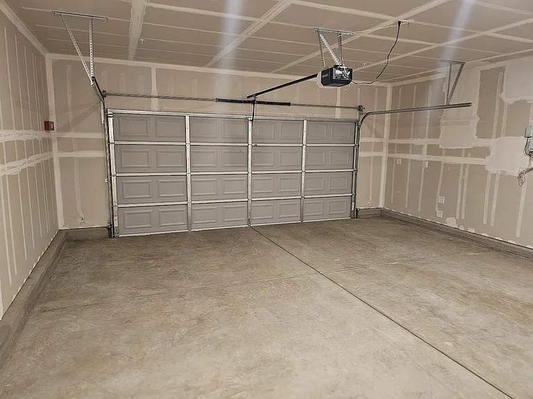 1870 Trinity Ct — Photo 36