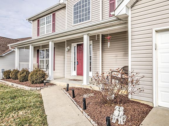 3rd image of 411 Valley Oaks Dr