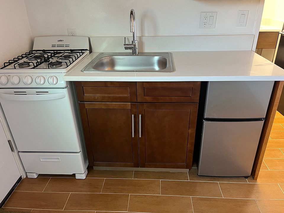 1st image of 621 Rockaway Ave #D