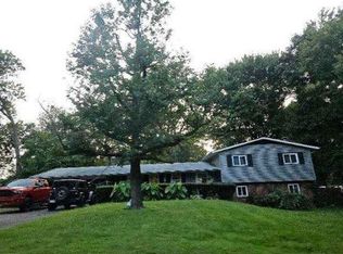 7 Van Crest Ln, Florissant, MO 63033