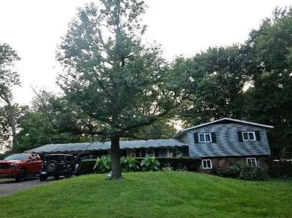 7 Van Crest Ln, Florissant, MO 63033