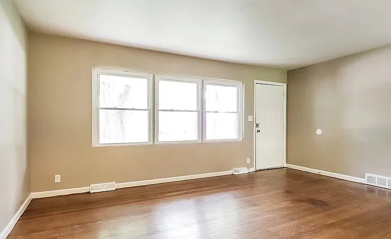 8816 Manchester Ave — Photo 2