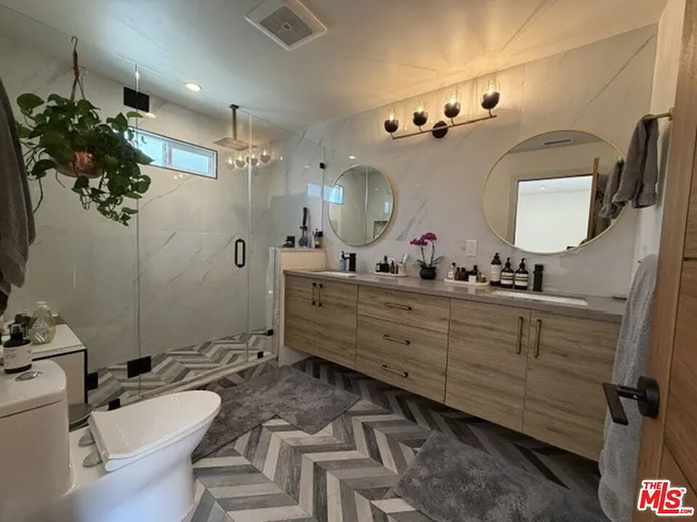 1768 S Fairfax Ave — Photo 24