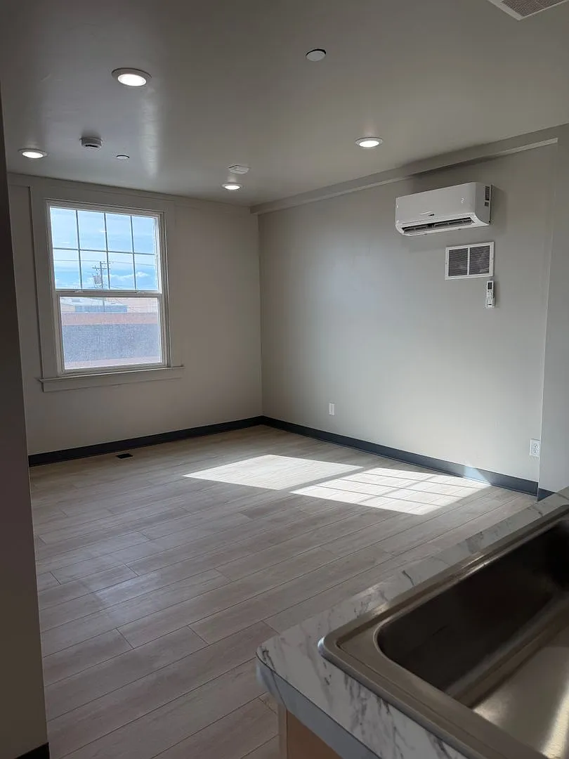 Milmor Apartments — Photo 3