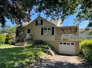 904 High St, Fairfield, CT 06824