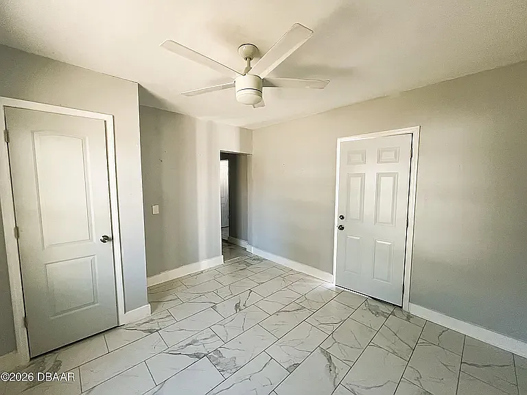 318 Hobart Ave — Photo 6