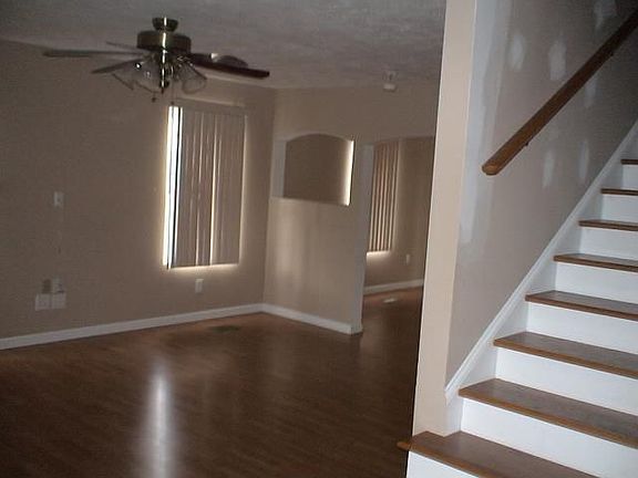 3rd image of 214 Sunrise Dr