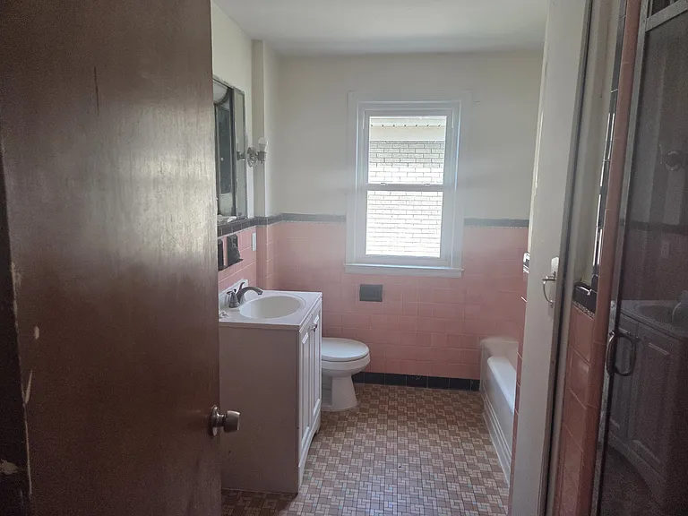 1553 Whitney Ave — Photo 8