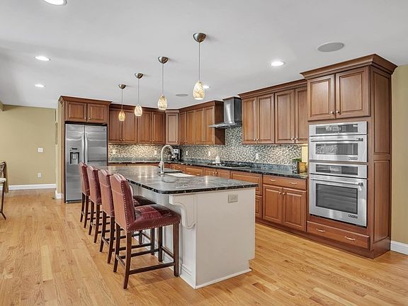 4th image of 15 Wheel Meadow Ln