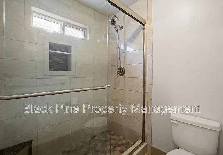 909 N 31st St — Photo 28