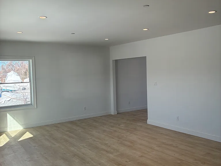 16 Jennings Ave #E — Photo 9