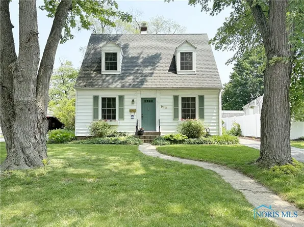 932 N Grove St, Bowling Green, OH 43402