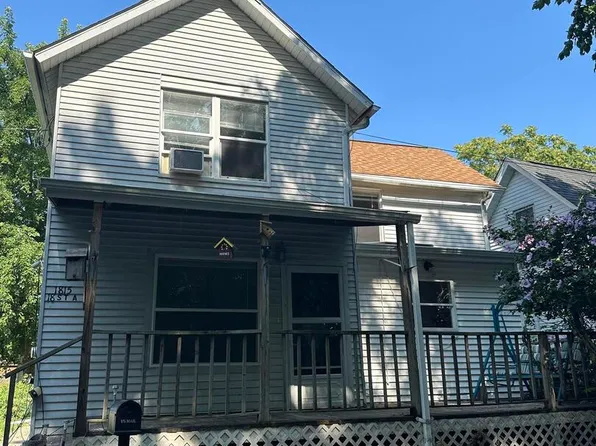 1815 18th St #A, Moline, IL 61265