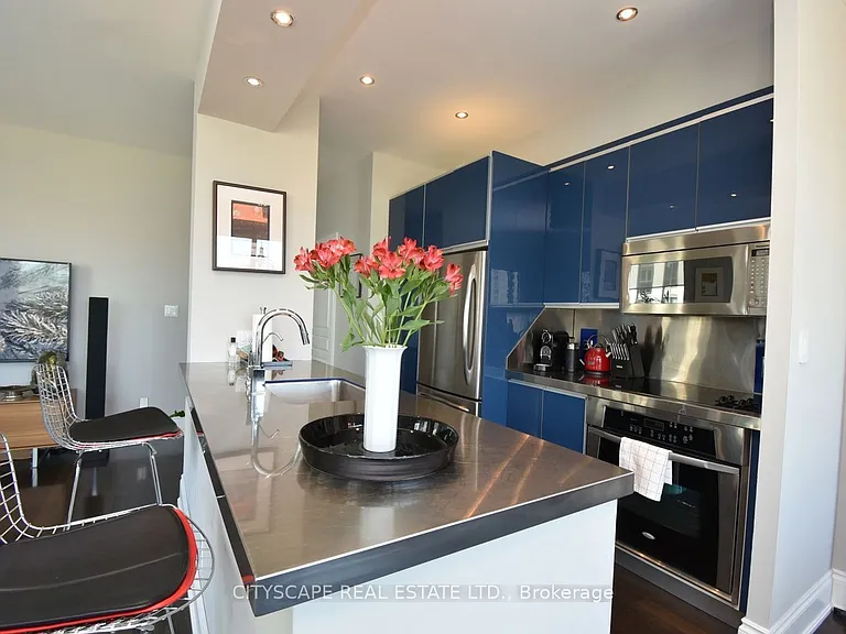 903 Bloor St W — Photo 15