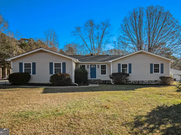135 Country Squire Dr, Fayetteville, GA 30215