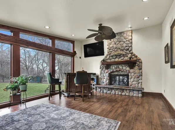 457 E Beacon Light Rd, Eagle, ID 83616