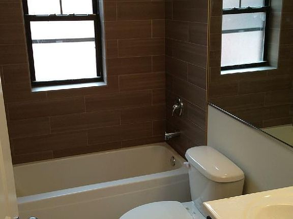 3rd image of 3709 N Wilton Ave #3N