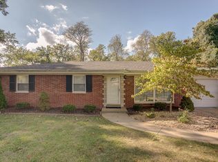 13 Flamingo Dr, Belleville, IL